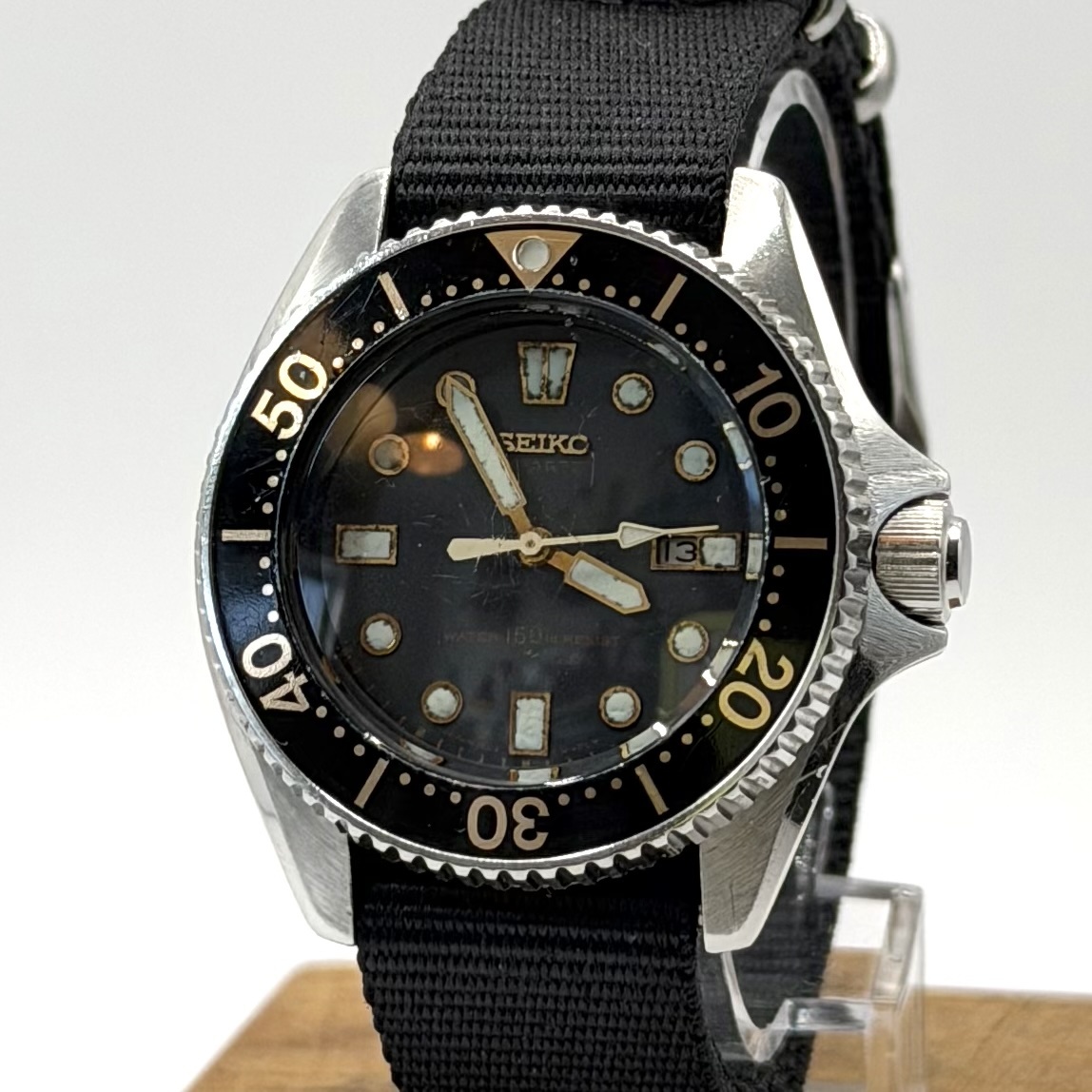 [新品電池稼働] SEIKO QUARTZ / セイコー クォーツ ダイバーモデル 150m 黒文字盤 QZ ボーイズサイズ アナログ デイト 3針 腕時計