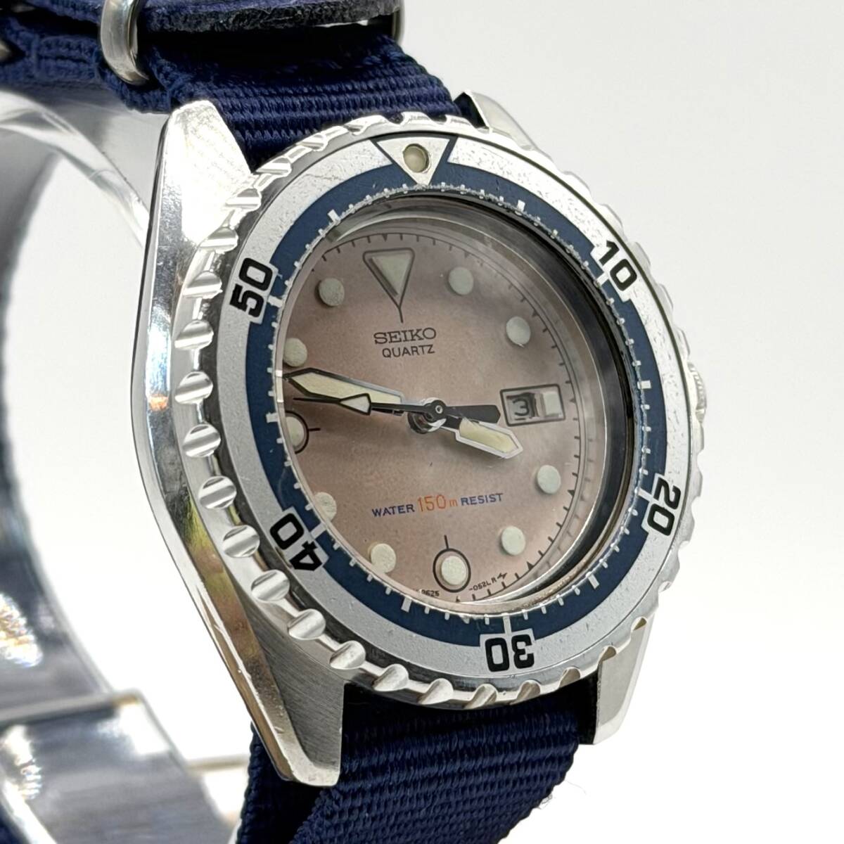 [新品電池稼働] SEIKO QUARTZ / セイコー クォーツ ダイバーモデル 150m ピンク文字盤 QZ ボーイズサイズ アナログ デイト 3針 腕時計