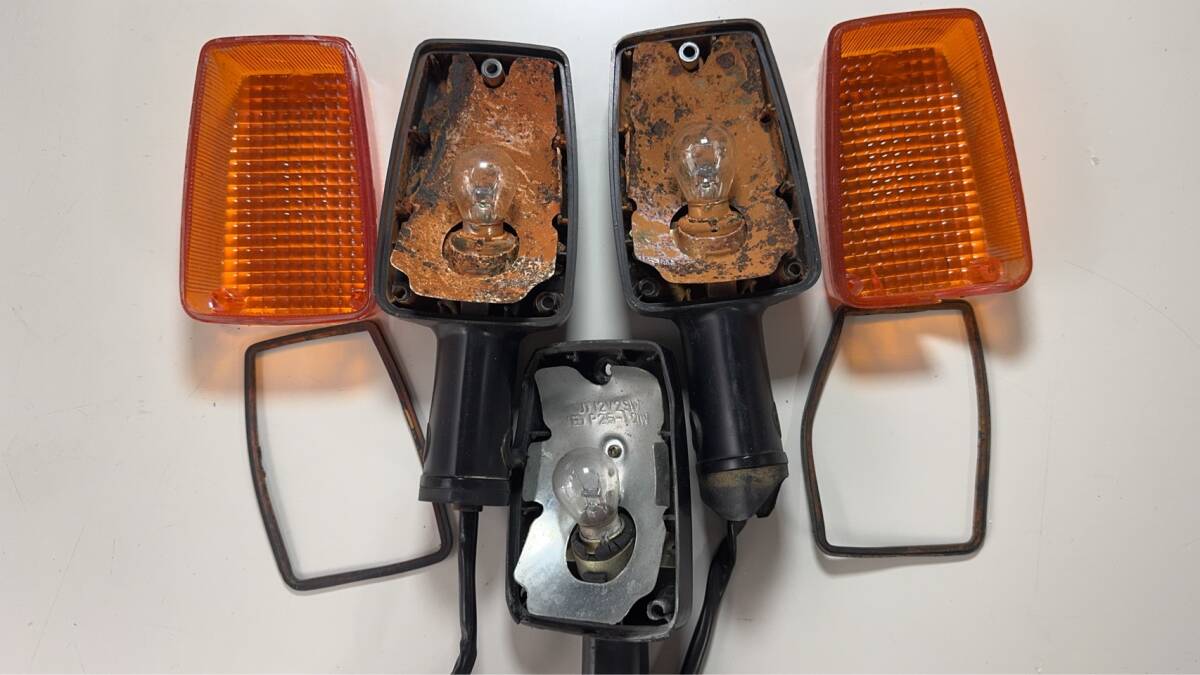 CB750F 純正ウインカー ボロボロ ジャンク CB750F部品追加出品中 旧車 レア 検索：RC04,CB750FB,CB750FA,CB750FZ CB900F CB1100F