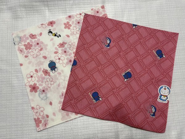 ☆新品☆ドラえもん/可愛い大判ハンカチ２枚/ドア柄ピンク＆さくら柄白