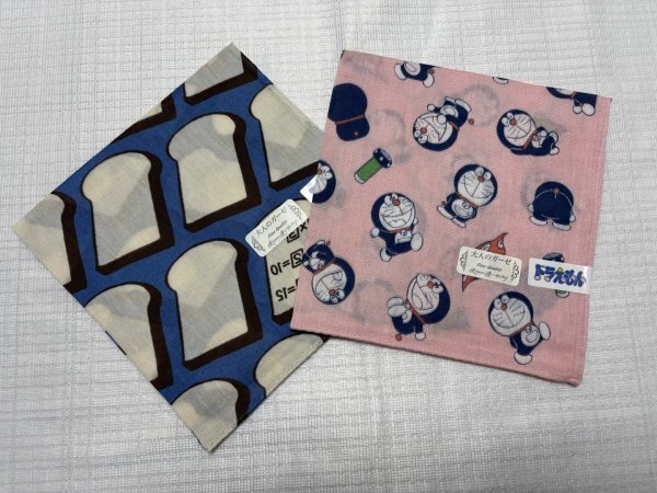 ☆新品☆ドラえもん/大人ガーゼハンカチ２枚/青食パン＆ピンク