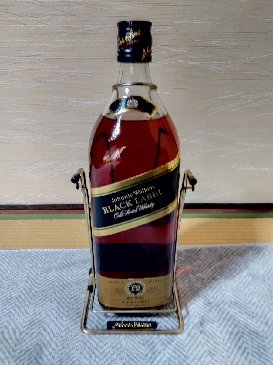 ジョニーウォーカー 12年ブラックラベル 黒台座付きJohnnie WalkerBLACK LABEL 12 Years43% Vol / 4.5LITRE 特大43センチ 送料無料