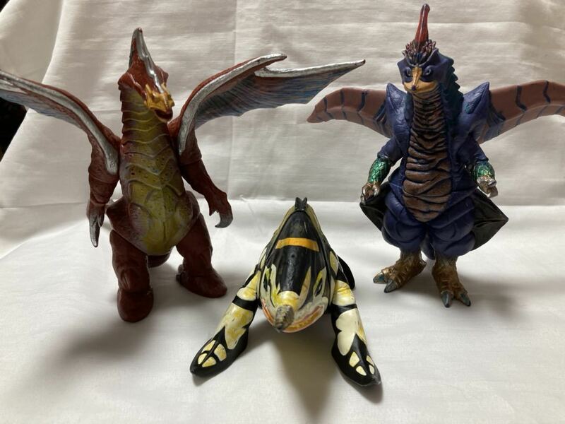 ウルトラマン怪獣 3体(ソフビ) 円谷プロ BANDAI）