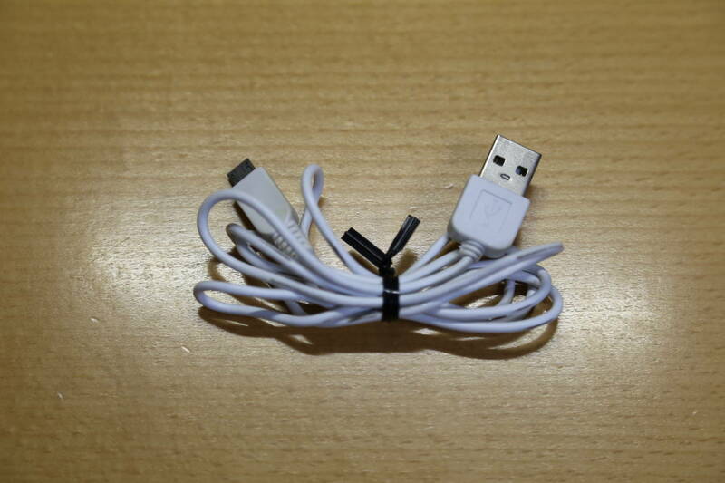 【中古品】USB.A＝microUSBケーブル　ホワイト　※１m（実寸１０６ｃｍ）