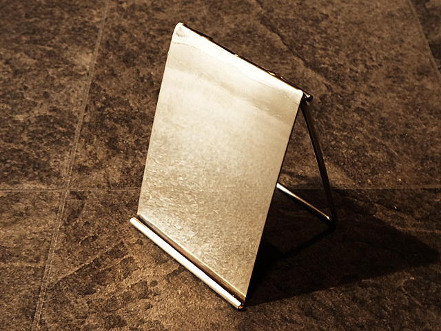 真鍮 カードスタンド（Sサイズ）縦型 ポップホルダー ハガキ ポストカード 名刺立て ブラス ステーショナリー ゴールド 置物 額縁 折り畳み