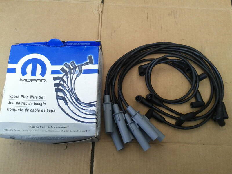 1992-2003 DODGE 用 MOPAR社製 Sparkplug Wire Kit プラグコードセット プラグコード　プラグ ワイヤー　ハイテンションコード