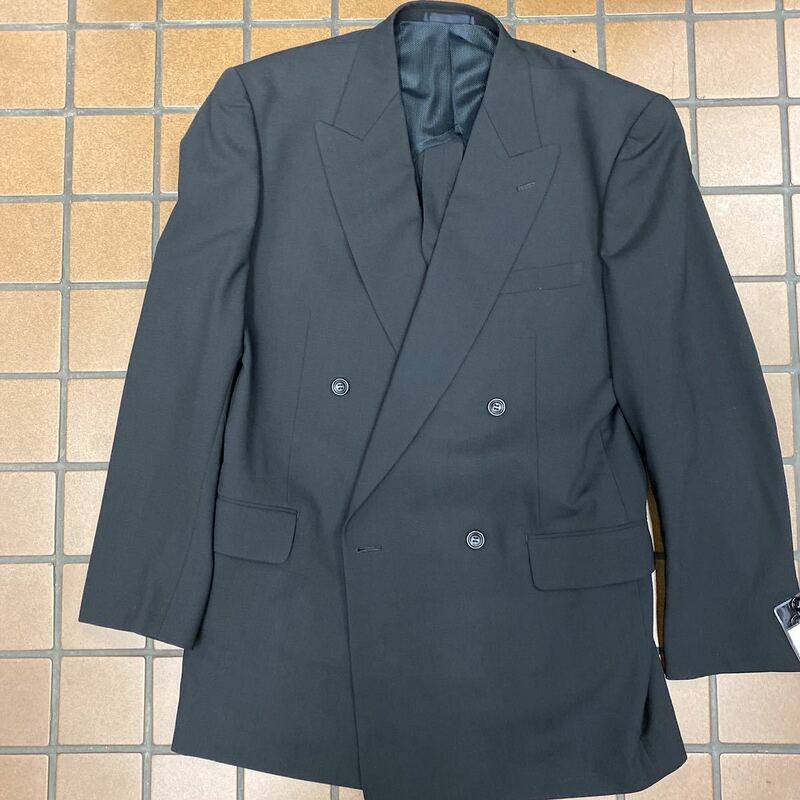 新品　NIKKE ニッケの礼服Wスーツ　フォーマル　冠婚葬祭　サイズA7 ノーベンツ　2タック　アジャスター付き　最高級生地サラサラすべすべ
