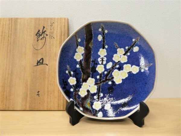 B00956★武腰一憲 梅花図 色絵 皿 / 九谷焼 庄三洞 共箱 共布 飾皿 工芸 日展評議員