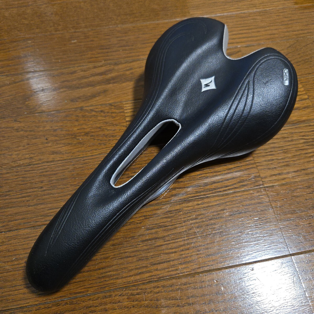 美品 スペシャライズド SPECIALIZED リシア GEL LITHIA サドル body geometry 黒 ブラック 穴空き
