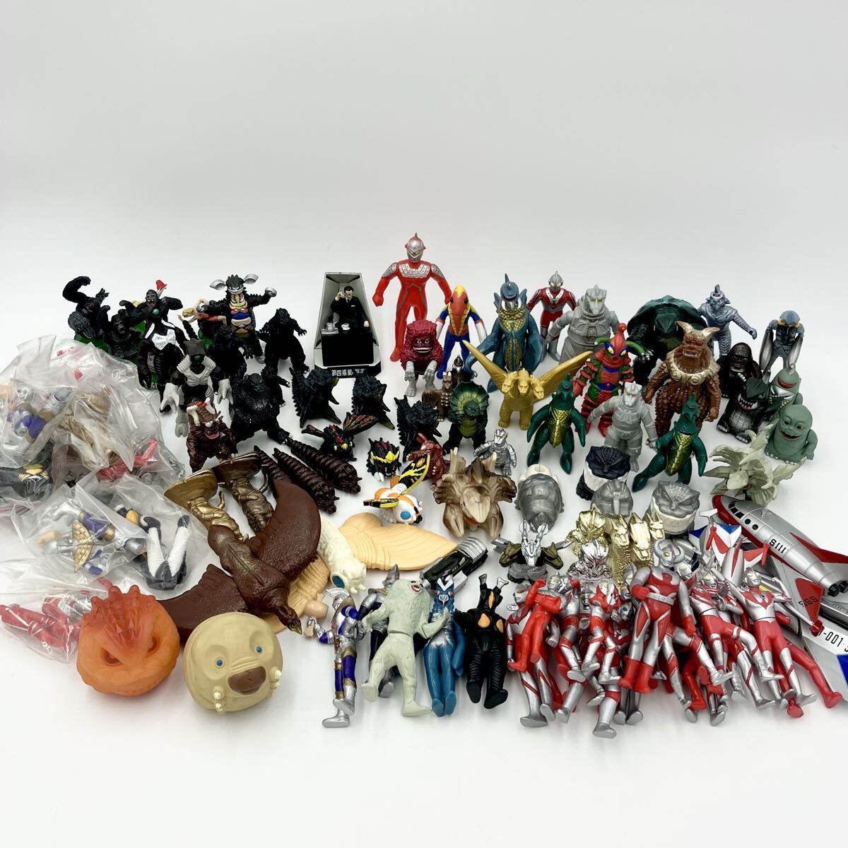ウルトラマン ウルトラ怪獣 ゴジラ ソフビ フィギュア おもちゃ など まとめ売り 約1555g 現状品 