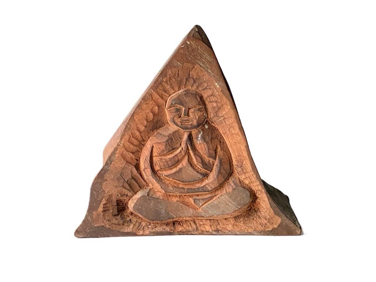 【味】木彫 仏像 坐像 一刀彫 円空仏風 民衆仏 自然木 時代物 オブジェ 置物 仏教美術 骨董品 古美術 インテリア オブジェ カワイイ