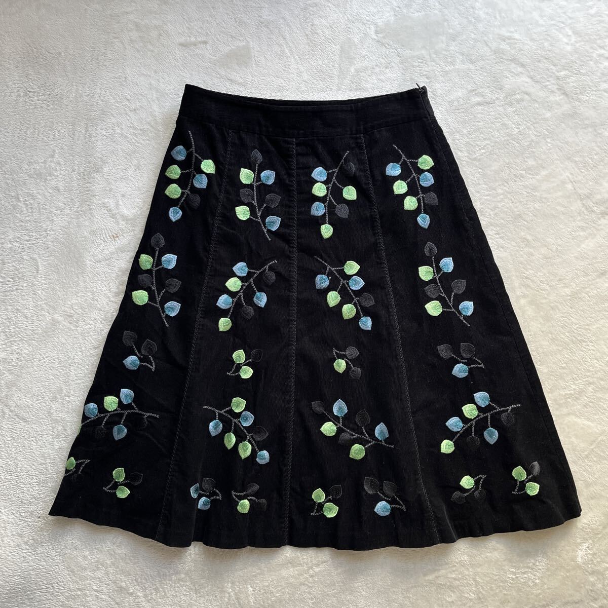 3点送料無料☆ LAURA ASHLEY ローラアシュレイ サマーコーディロイ　リーフ刺繍スカート ブラック 花柄 綿100