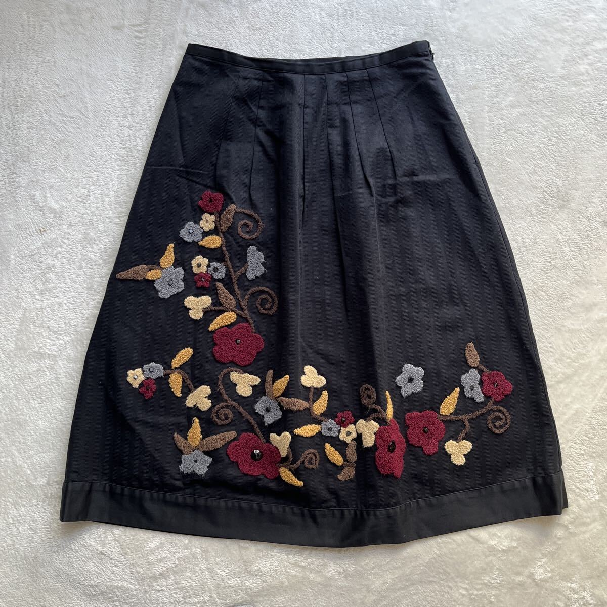 3点送料無料☆ LAURA ASHLEY ローラアシュレイ ふんわりアップリケ風刺繍　可愛いスカート