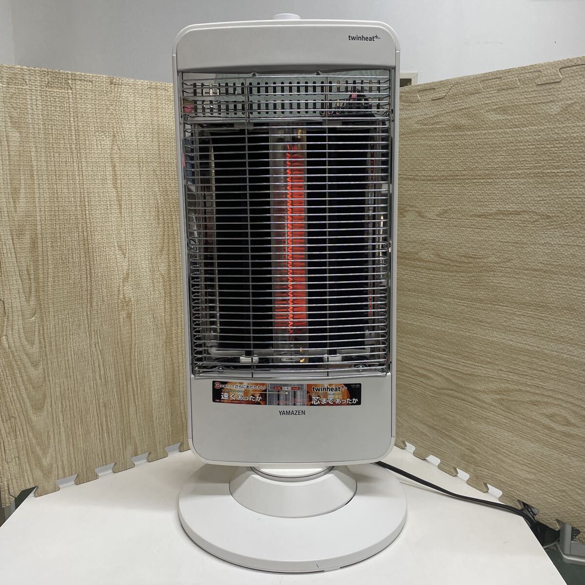 雷216 YAMAZEN ツインヒートプラス　DBC-L121 暖房器具 ホワイト　23年製