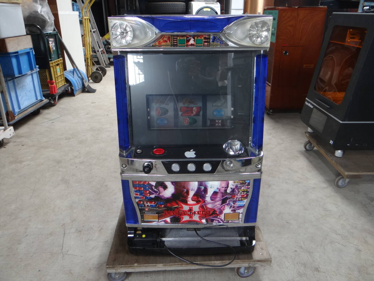 K2102 茨城県常総市　デビルメイクライ パチスロ実機 スロット実機　本体のみ　キー無し　ジャンク品