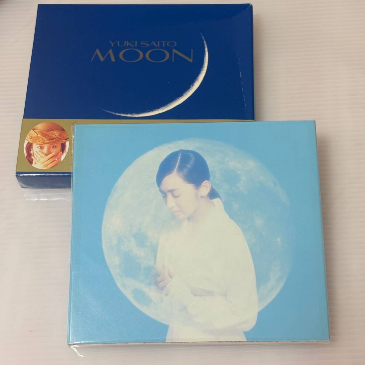 中古音楽CDアルバム★帯付き初回生産限定盤　斉藤由貴『MOON』豪華5面折り特製ジャケット仕様　ムーン