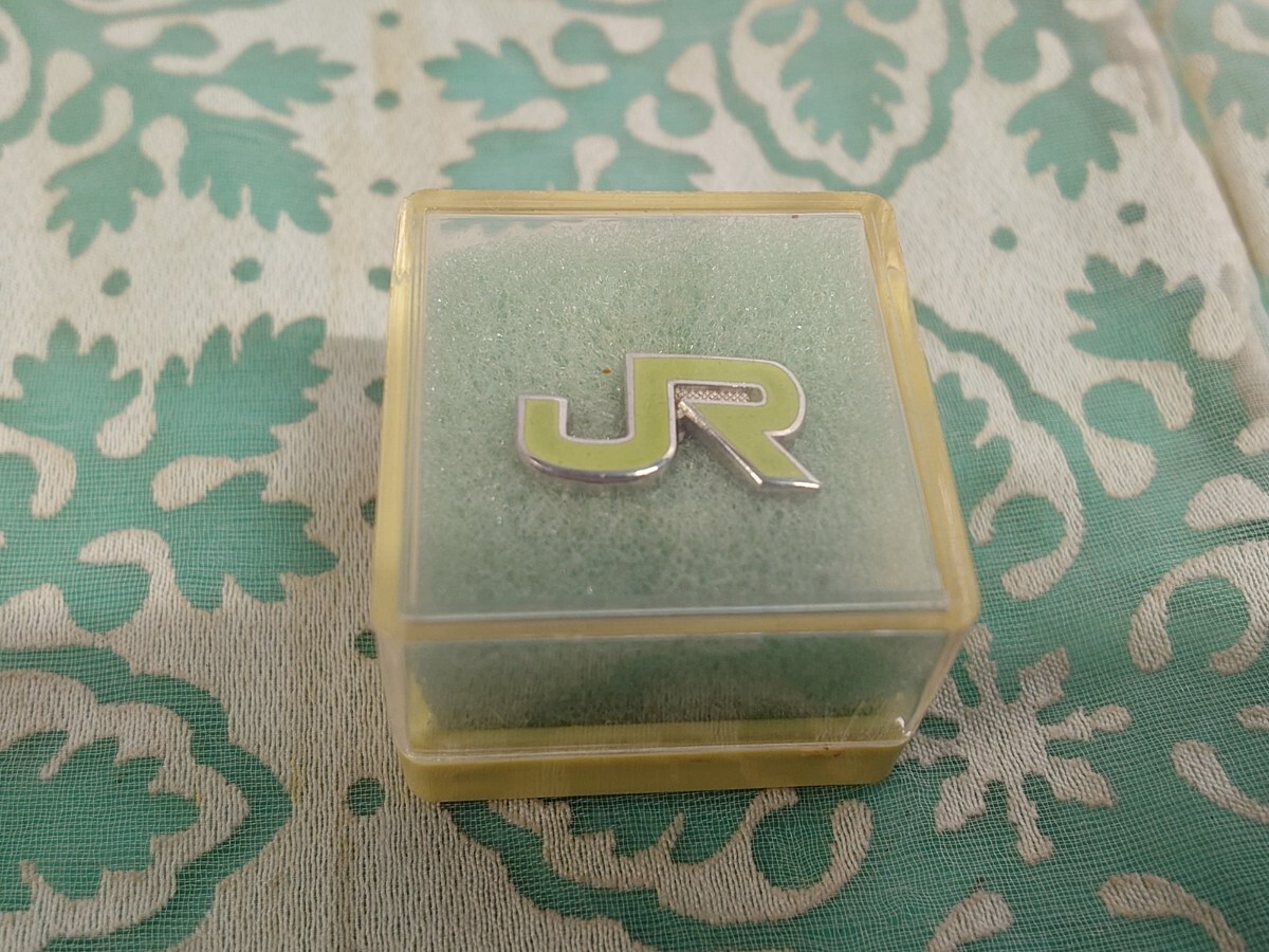 ●A1) レトロ 当時物 廃盤 鉄道 JR北海道 襟章 ピンバッジ バッジ 徽章 黄緑 国鉄 ケース入り 未使用品 現状品 ④