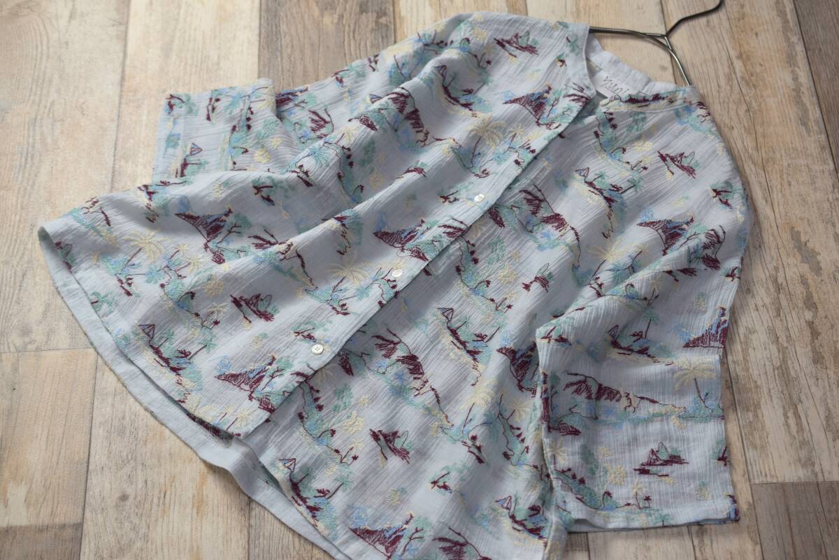 yuni ユニ 刺繍柄入りノーカラーコットンブラウス ゆったり 