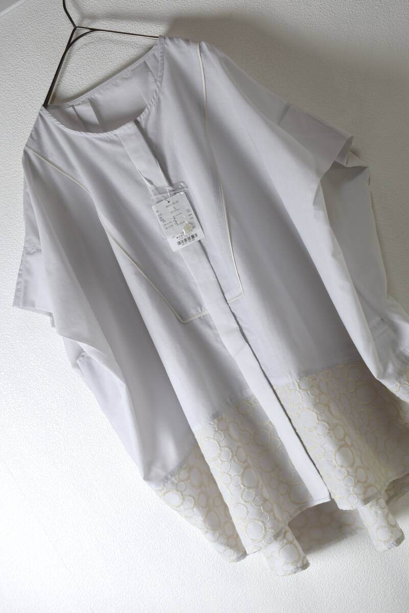 ハルメク halmek 刺繍柄入り ゆったり ノーカラーオーバーブラウス L 未使用品 チュニック丈