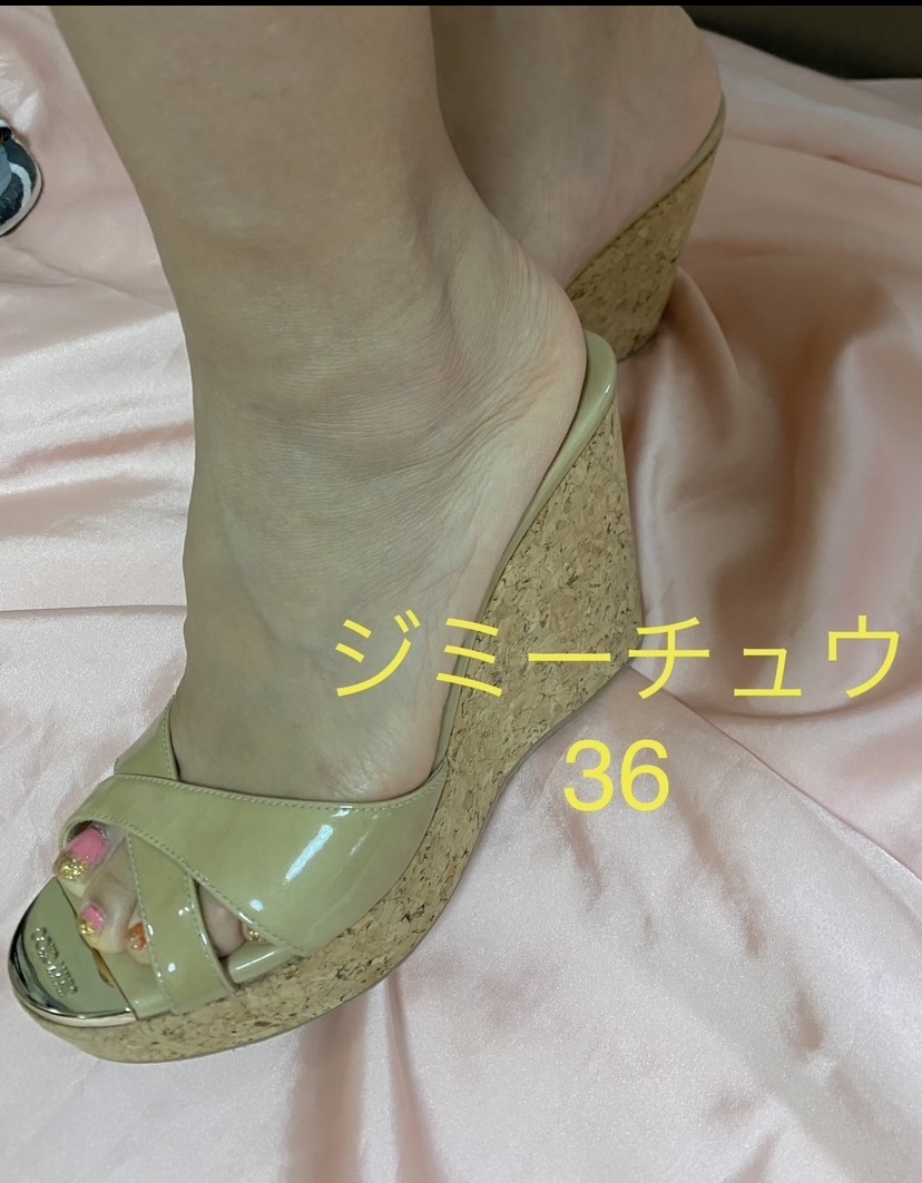 SALE★美品　ジミーチュウ★希少なキラキラロゴプレート★ヌーディなエナメルベージュ★ウェッジソール　ミュール　サンダル 36