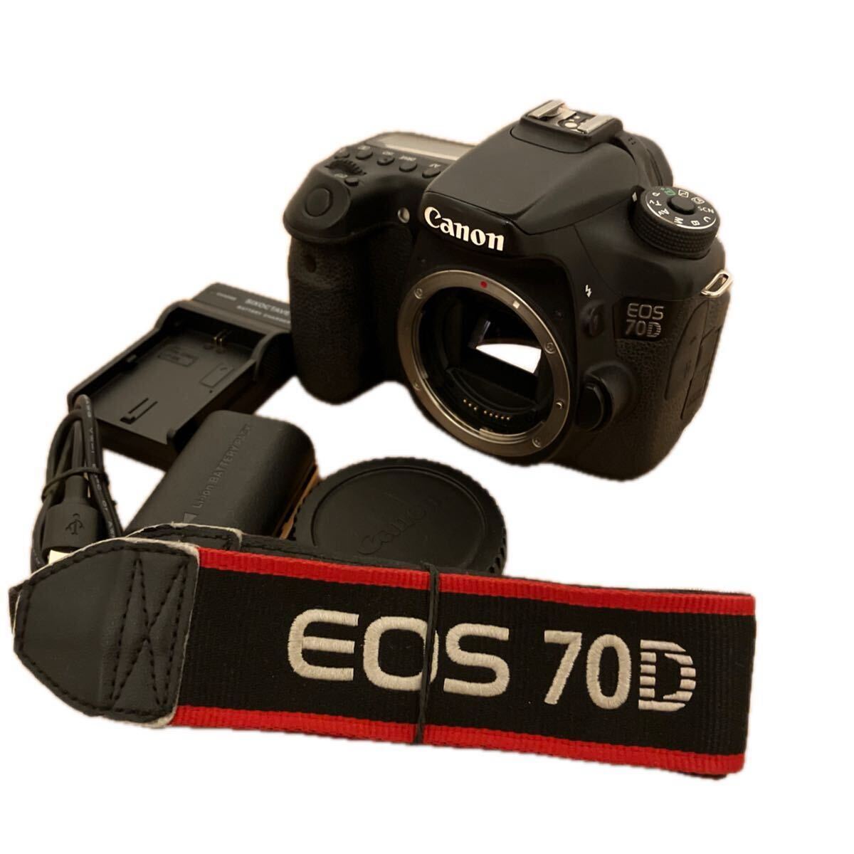 CANON EOS 70D ボディ デジタル一眼レフカメラ　動作も写りもOKです。バッテリー、充電器、ストラップ付きです。