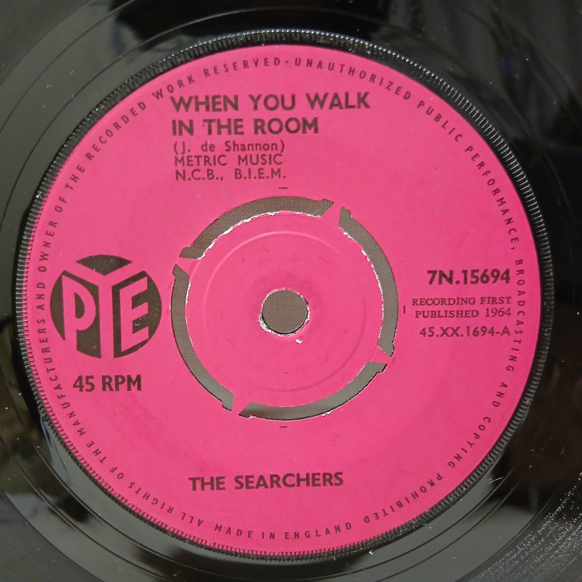 ▲英シングル▼THE SEARCHERS▲WHEN YOU WALK IN THE ROOM▼