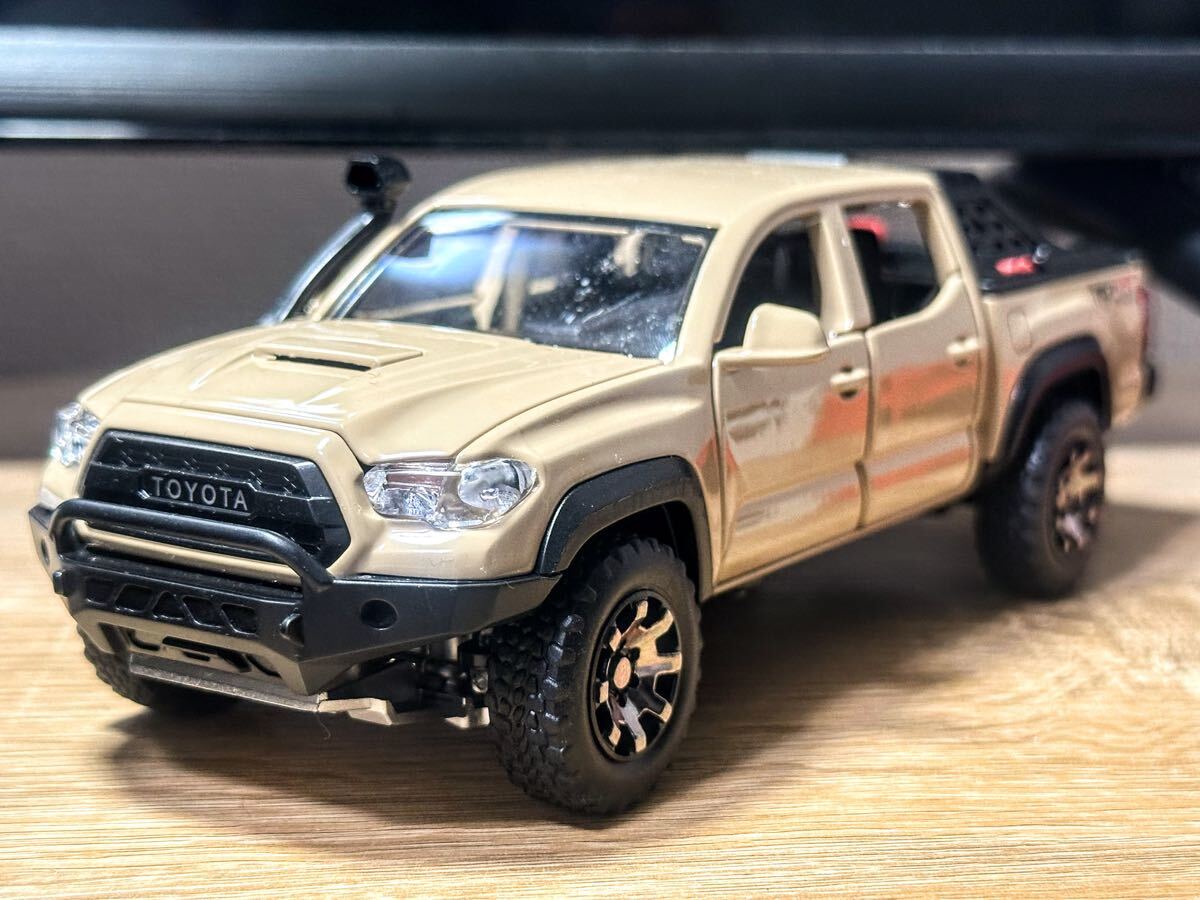 トヨタ タコマ 1/32スケール ミニカー ドア全開閉 ギミック多数 稀少 カーキカラー Toyota Tacoma