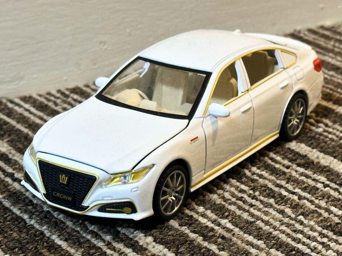 トヨタ クラウン ミニカー 1/32スケール ホワイト ドア全開閉 美品 新品