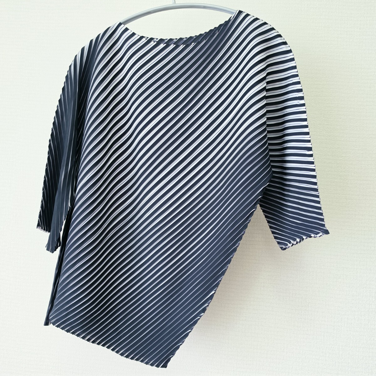 894☆ ISSEY MIYAKE イッセイミヤケ 斜め プリーツ 変形 アシンメトリー チュニック 黒 灰 白2
