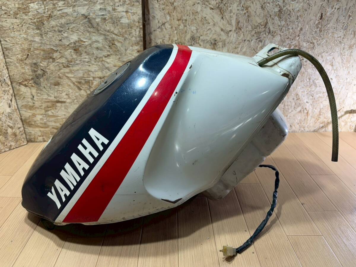 2626B49-2 FZ750 タンク　燃料タンク　フューエルタンク　燃料ポンプ　鍵なし　中未確認