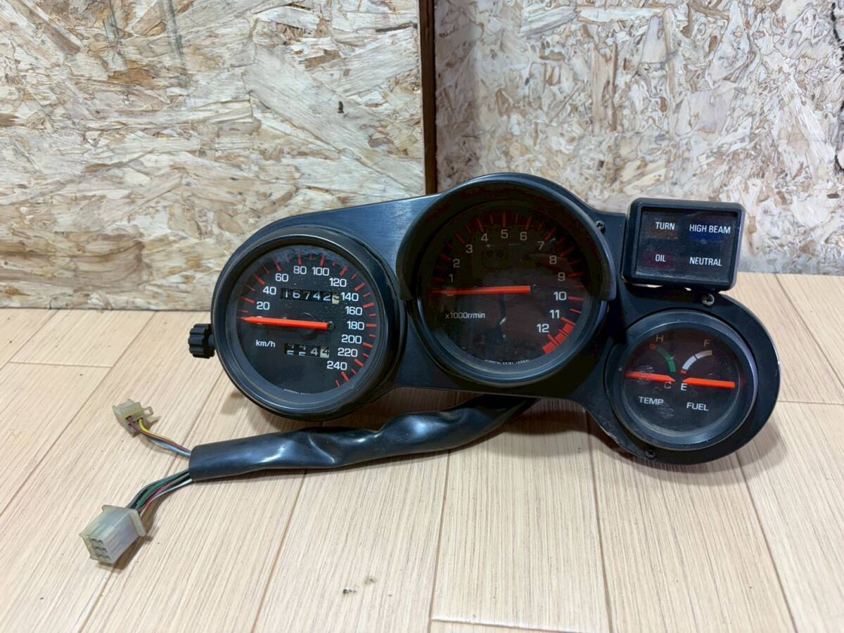 2626B49-5 FZ750 メーター　スピードメーター　タコメーター　3連メーター　2MG　逆車　1FM　メーター　240ｋｍ/ｈ
