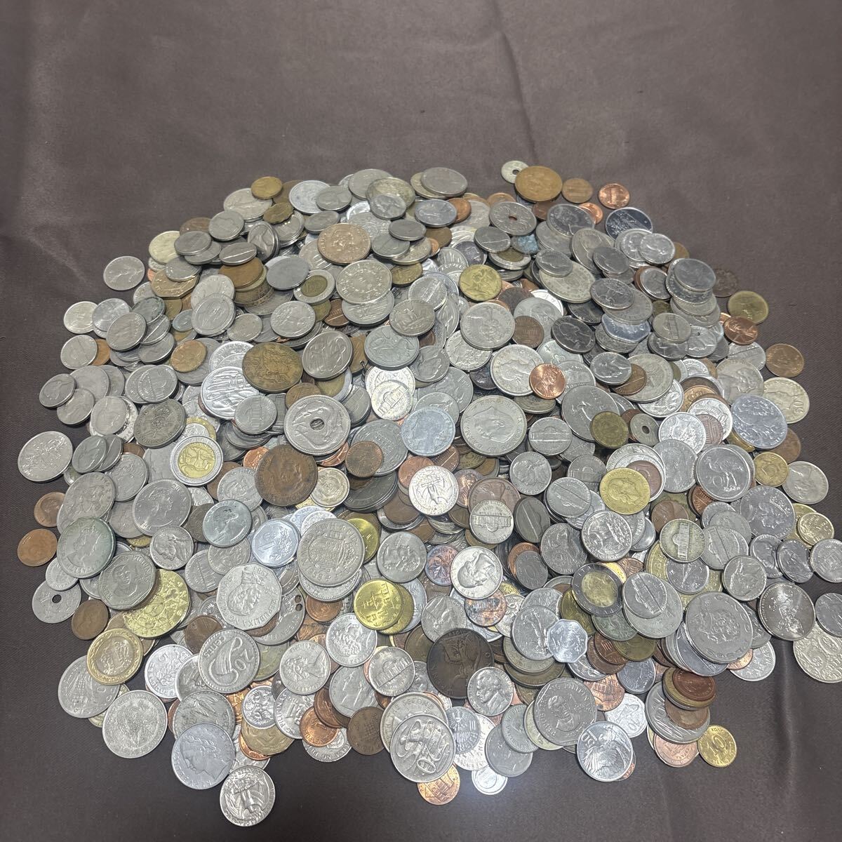 M3 外国硬貨　コイン　約6500ｇ外国銭 アメリカ/中国/台湾/韓国/フランス/オーストラリアなど まとめて売り。 同梱可。