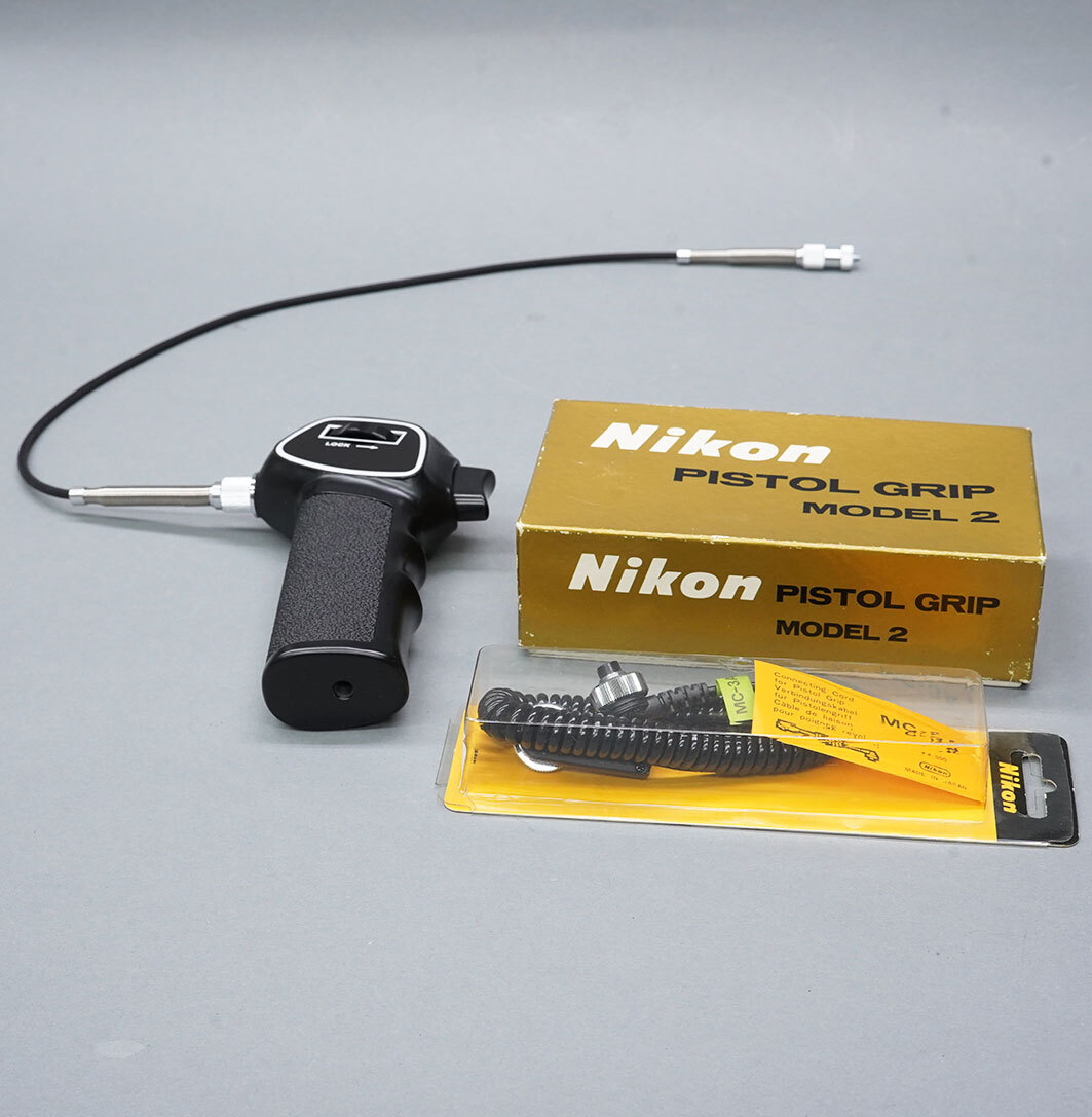 【07】NIKON　F2 ピストルグリップ　MODEL２　モタードライブ用コード　MC-3A付き