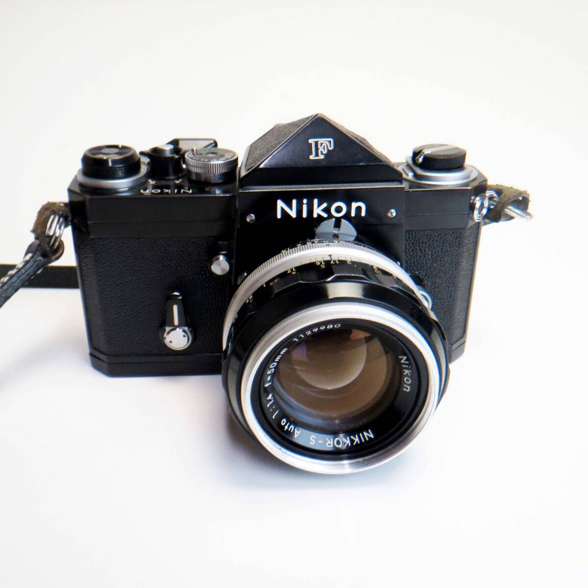 【38】ニコン　F　ブラックボデー・旧50mmF1.4レンズ・フード&キャップ・ボデーケースほか