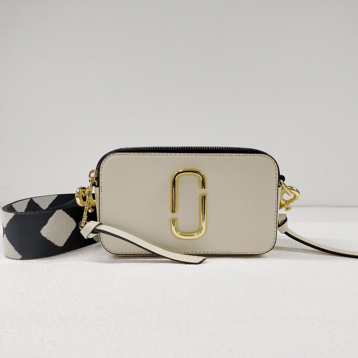 5点以上落札で送料無料！ MARC JACOBS スナップショット ショルダーバッグ 1637457