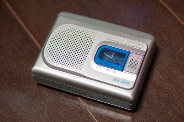カセットテレコ　中古　動きません