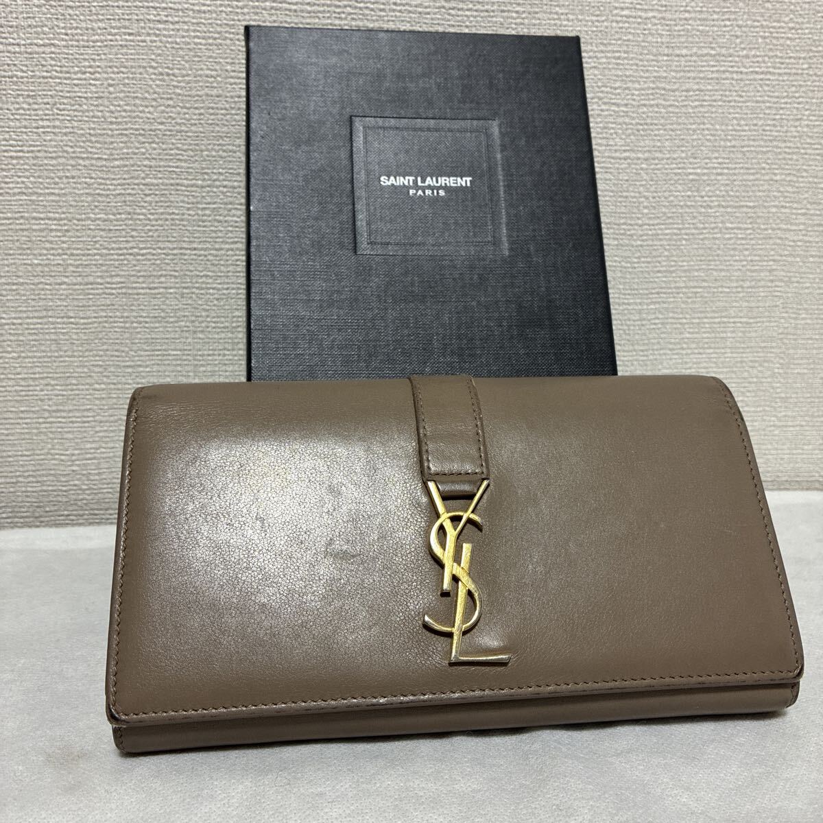 SAINT LAURENT サンローラン 長財布 折り財布 カサンドラ YSLロゴ レザー ベージュ系 付属品付き シリアルあり