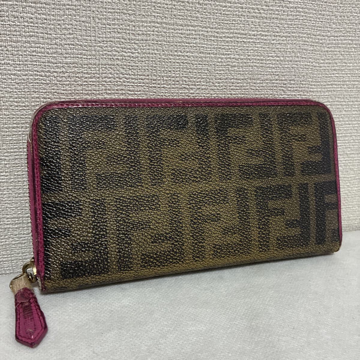 FENDI フェンディ ラウンドファスナー 長財布 ズッカ柄 ズッキーノ PVCレザー ブラウン ピンク シリアルあり