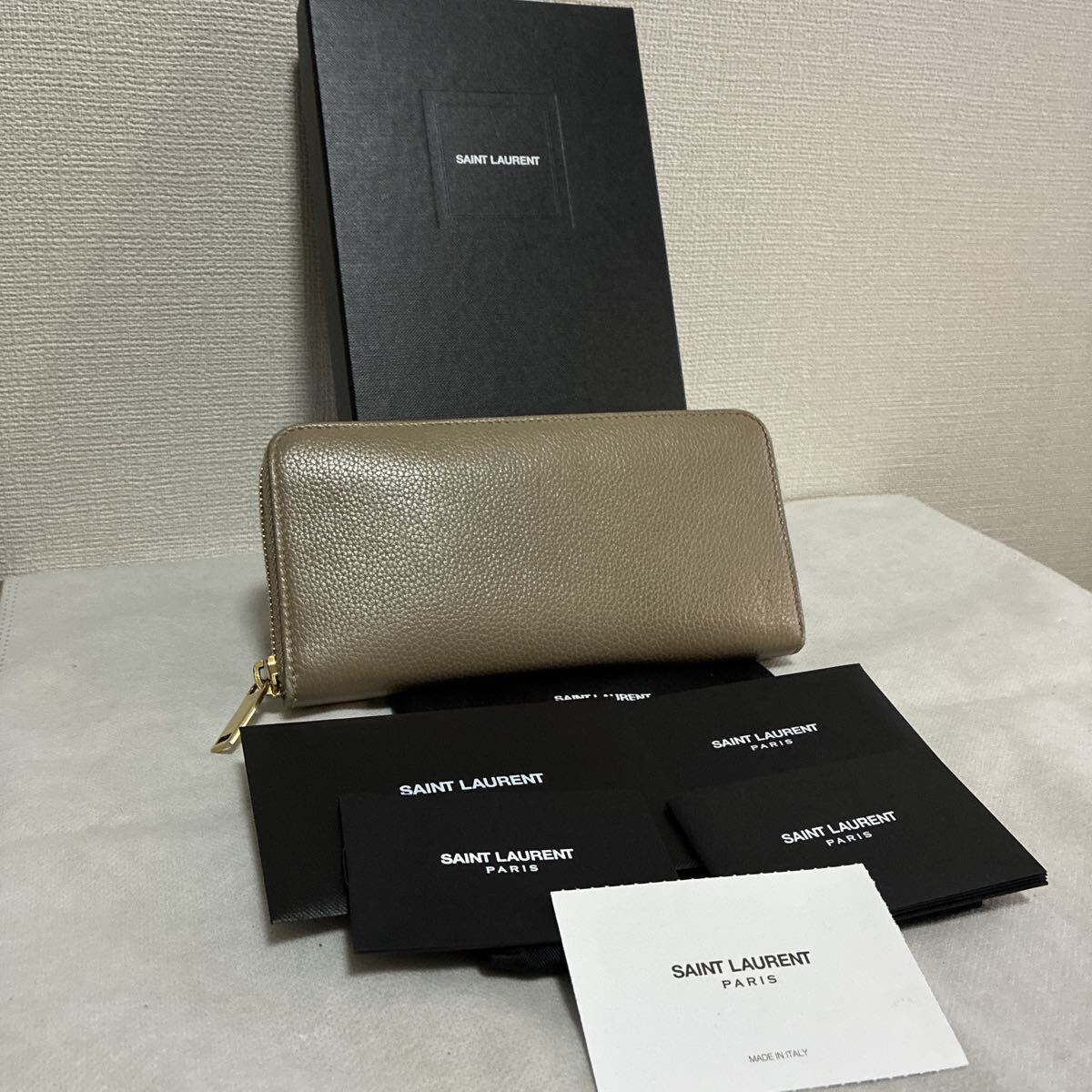 【美品】 SAINT LAURENT サンローラン ラウンドファスナー 長財布 レザー YSLロゴ ベージュ系 付属品付き シリアルあり