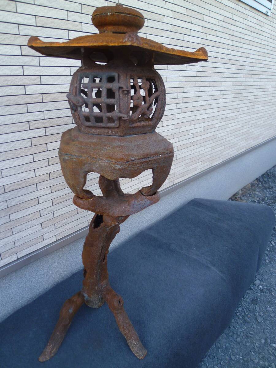 【即決】鉄製 灯籠 高87㎝ 重16Kg 和風 灯篭 アンティーク 置物 置き灯篭 鉄灯篭 庭灯籠 庭置物 和風 日本庭 古民家 旧家 古道具 古物