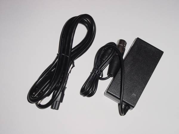★特価★限定3台★激安★送料安い★余裕の12V 5A★激安★TP06★ACアダプター★大容量★XLRキヤノン4ピン★新品未使用★