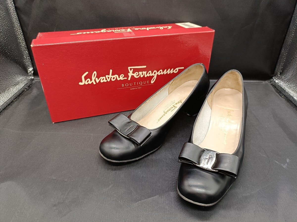 Salvatore Ferragamo フェラガモ ヴァラ リボン レザー パンプス 表記サイズ 6 1/2 約23.5cm レディース 靴 シューズ ブラック系 中古品