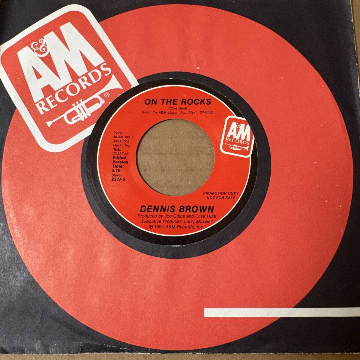 Dennis Brown - On The Rocks / 7インチ！！ // A&M Records 7inch / AA7322