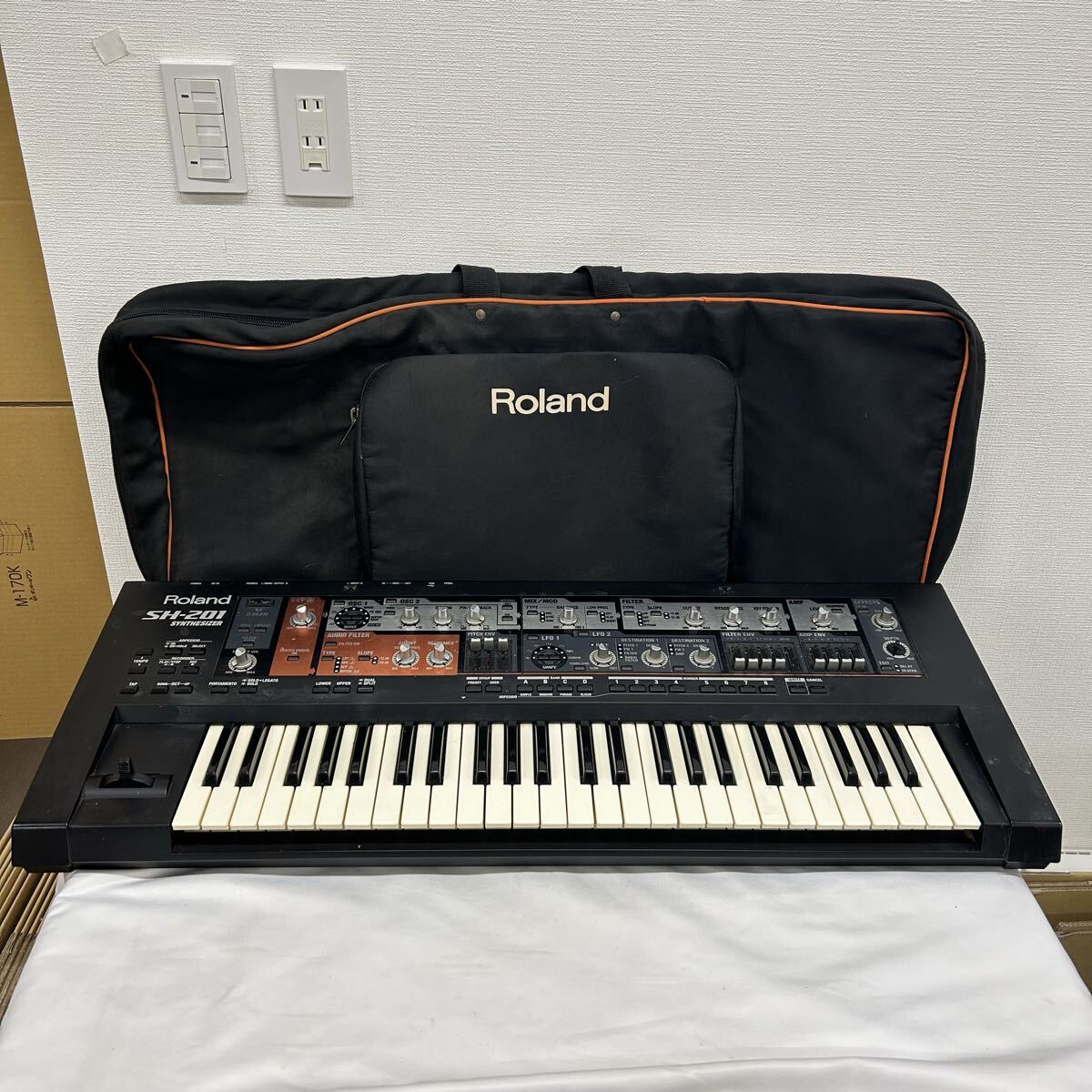 Roland ローランド SH-201 シンセサイザー ケース付き 現状品