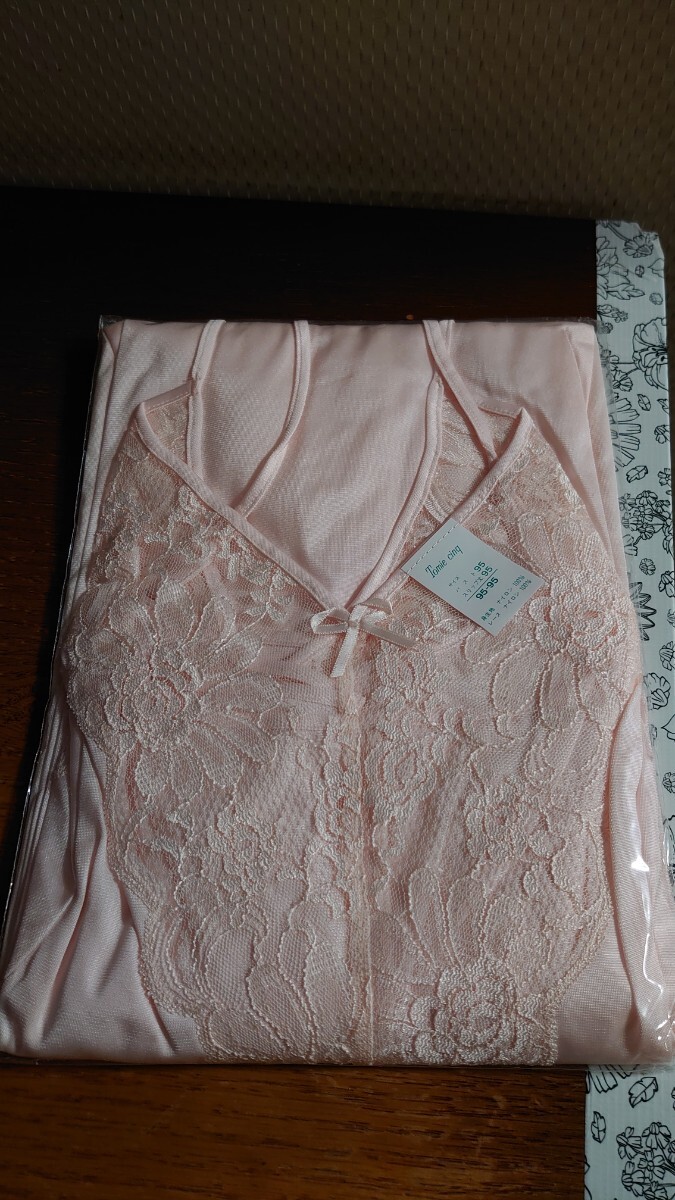 Tomie cinq 　トミエ　サンク　ピンク色　お花レース模様　キュートなスリップ　95-95　未使用