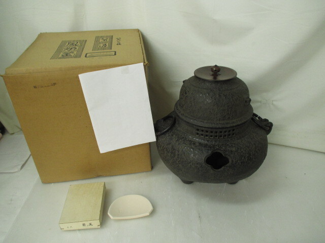 ◆◇セ/茶釜/鬼面風炉/鉄製/茶道具/前瓦付/記名有/汚れ、シミ有/セ小-136◇◆