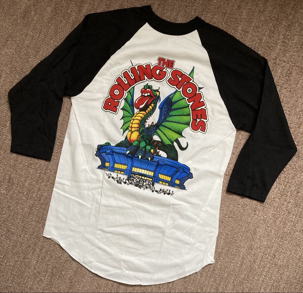 レア新品未使用お宝！ローリングストーンズ七分袖Tシャツ 通称ドラゴンT 原宿ギミーシェルターB1F購入 1981年当時物の復刻物！Sサイズ表記