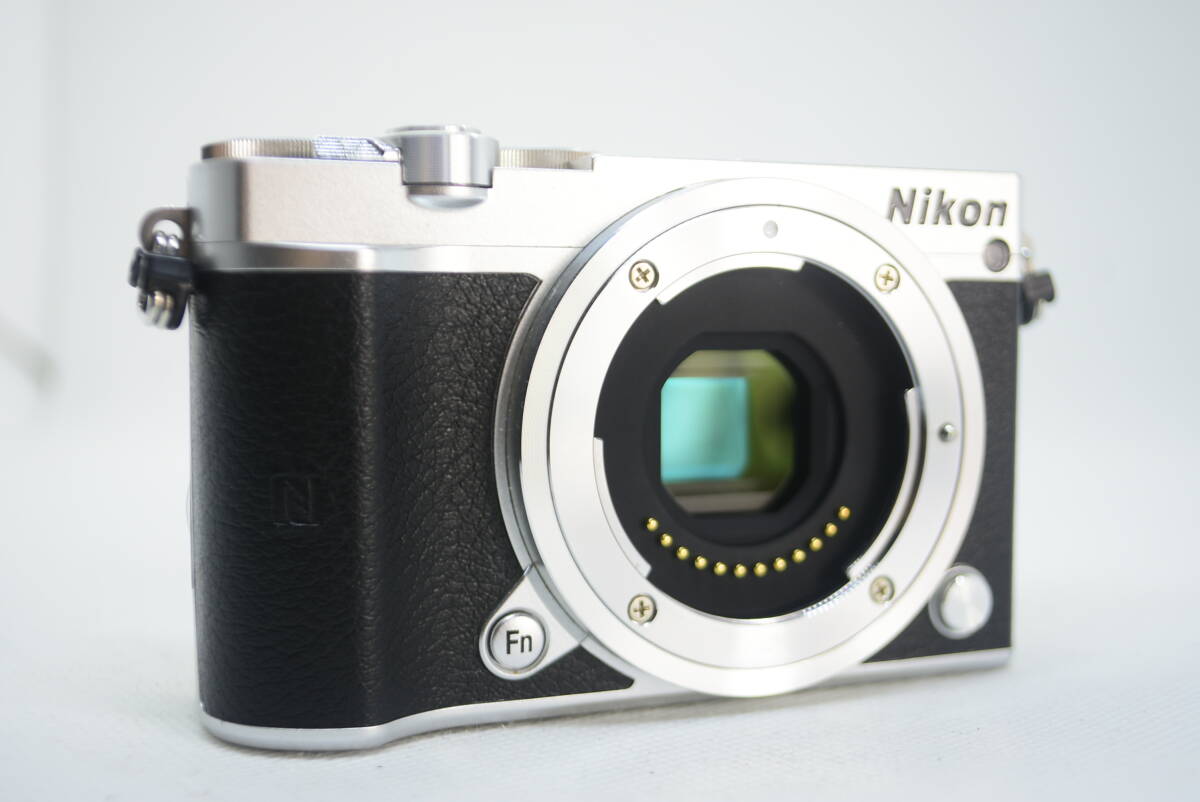 ★並品★Nikon ニコン 1 J5 ボディ #4470