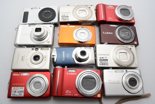 ★12個まとめ★ PENTAX Panasonic Canon Nikon CASIO Optio LUMIX IXY COOLPIX EXILIM など デジカメ 大量 動作未確認 1円スタート