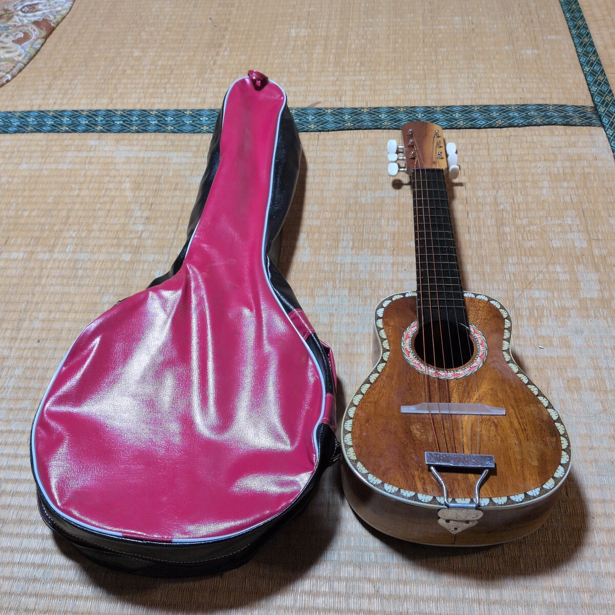 ミニギター木製　弦楽器